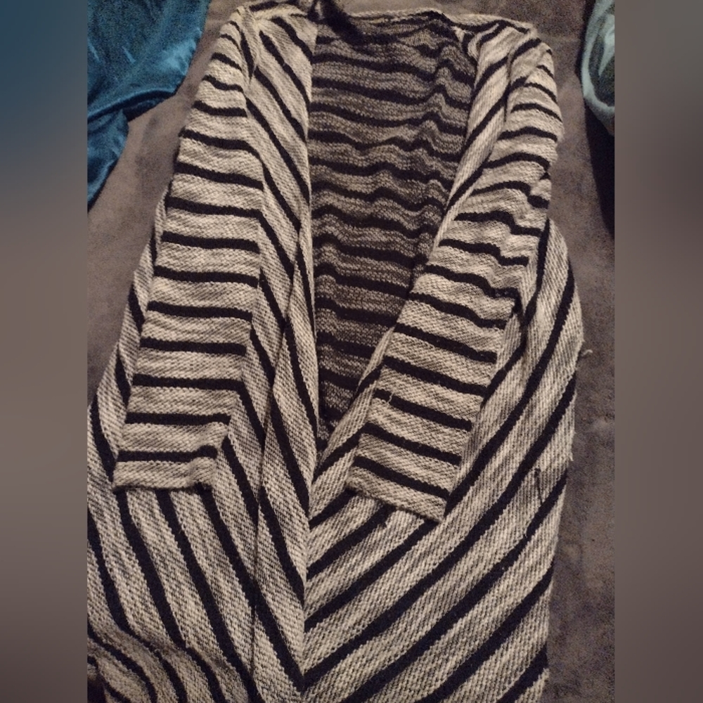 3/4 length sleeve sweater size 2x fits like a xl